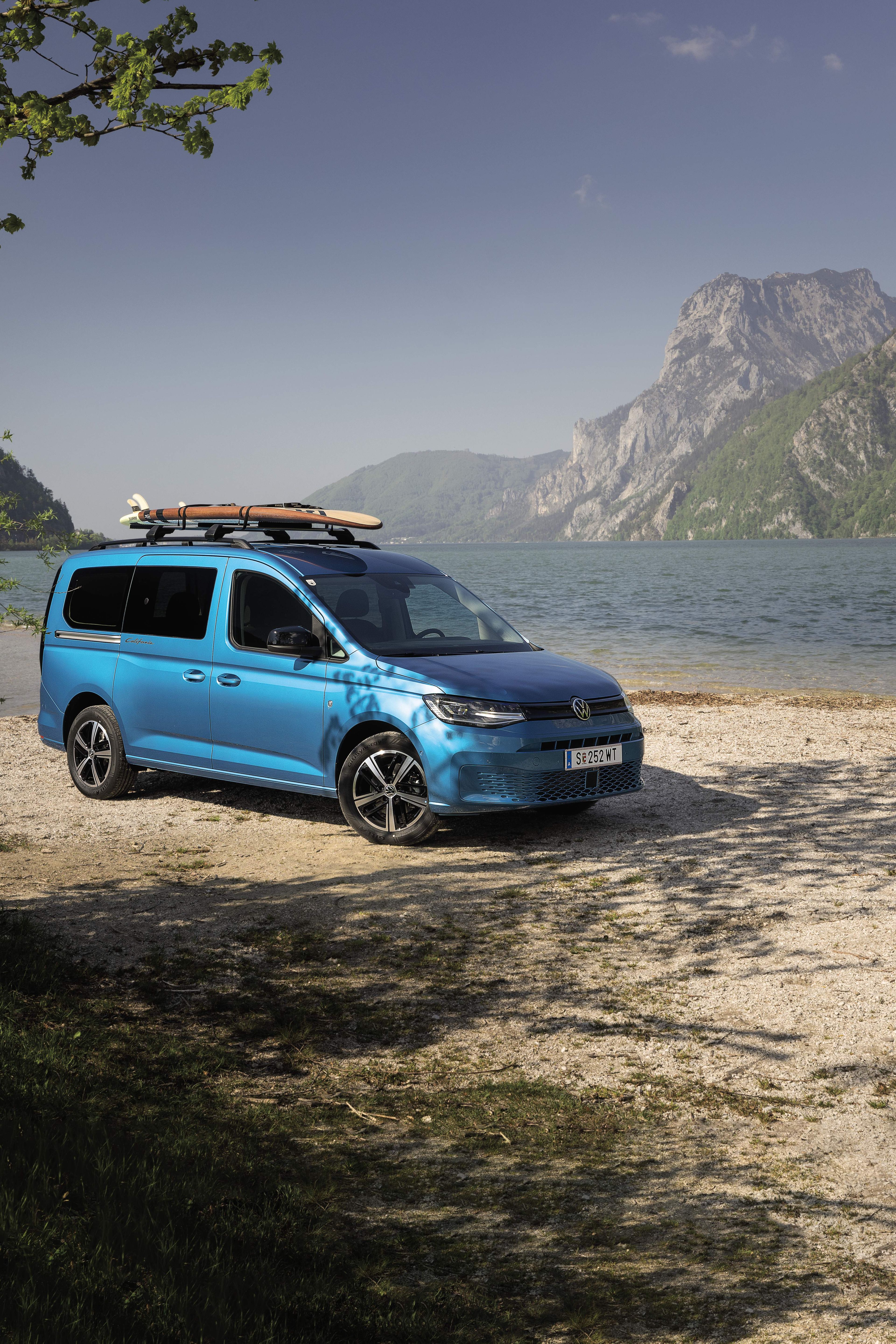 VW Caddy California in Blau am See