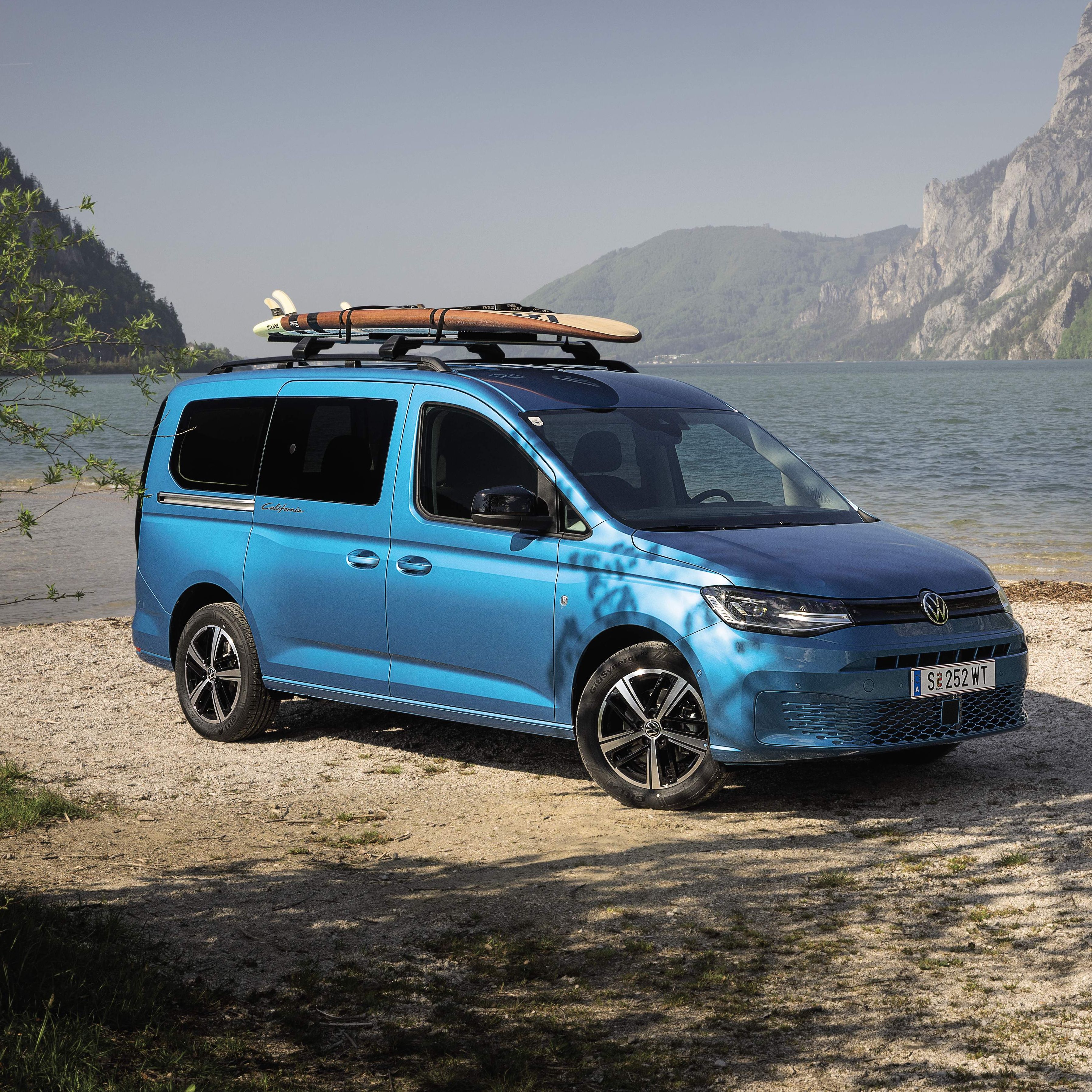 VW Caddy California in Blau am See