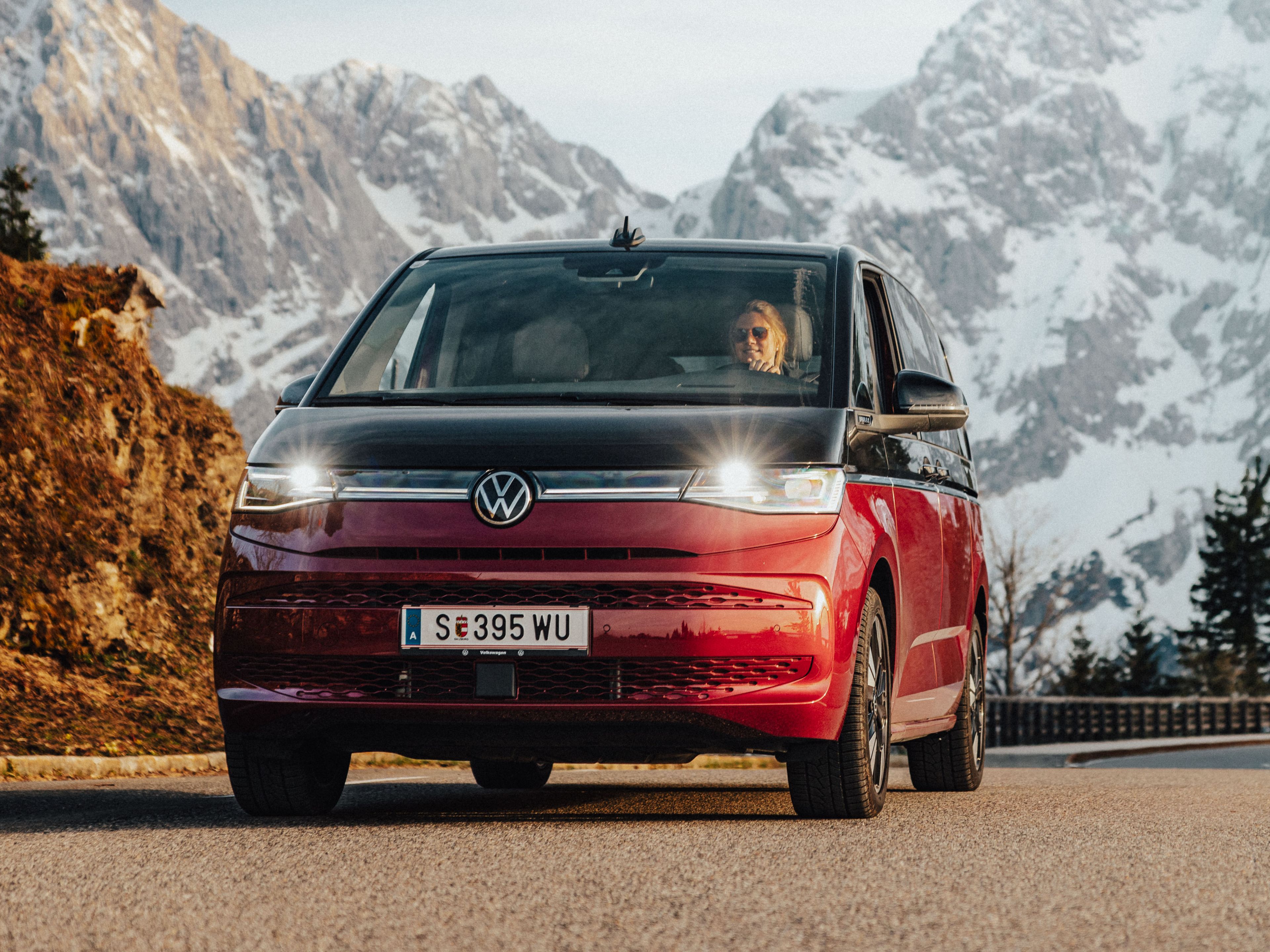 VW Multivan Frontansicht Berge