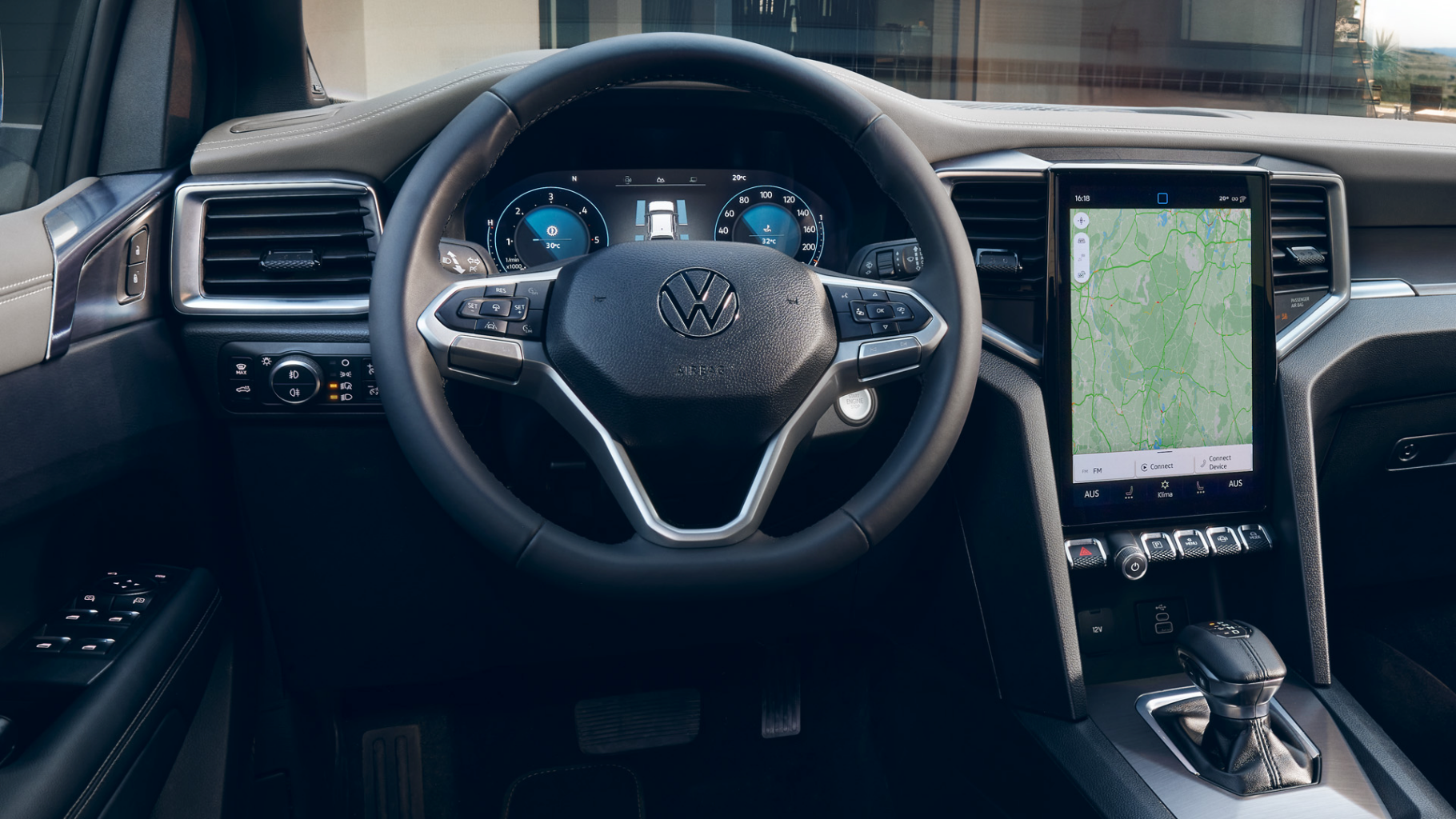 Amarok Lenkrad und Navigationssystem