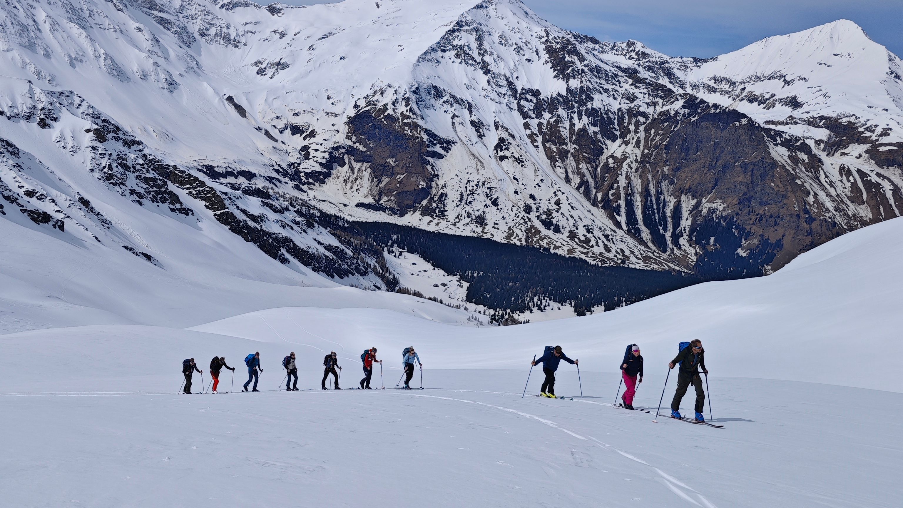 Paul Verbnjak geht eine Skitour mit neun Begleitern