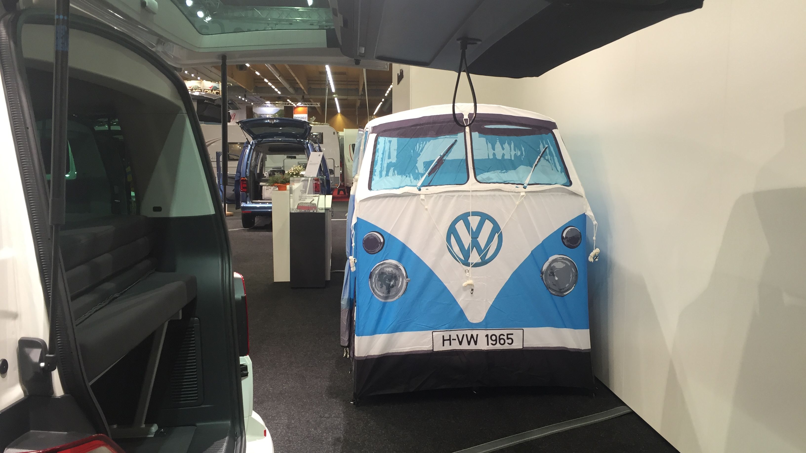 VW Bulli Zelt blau weiß Caravan Salon Wels