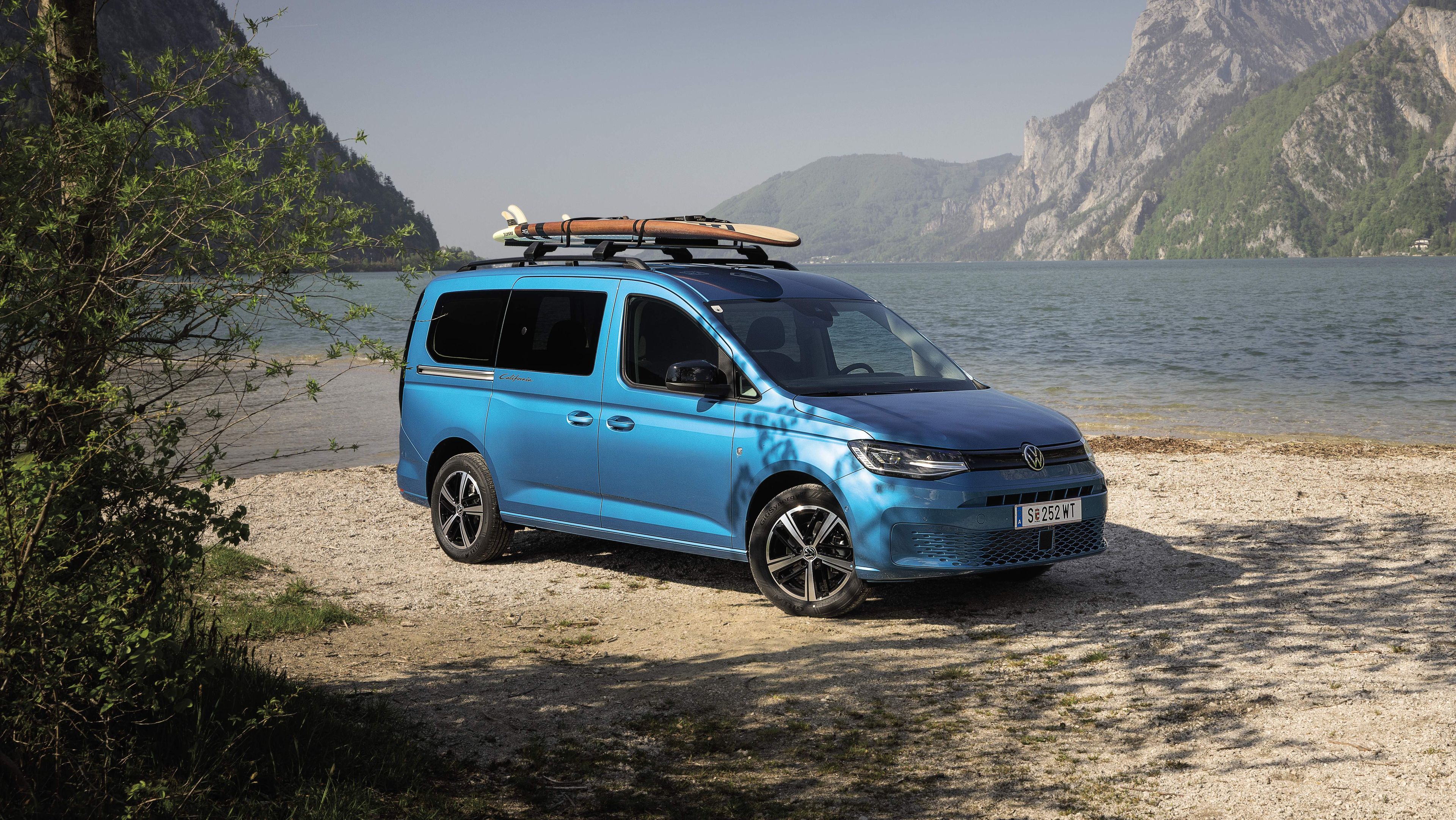 VW Caddy California in Blau am See