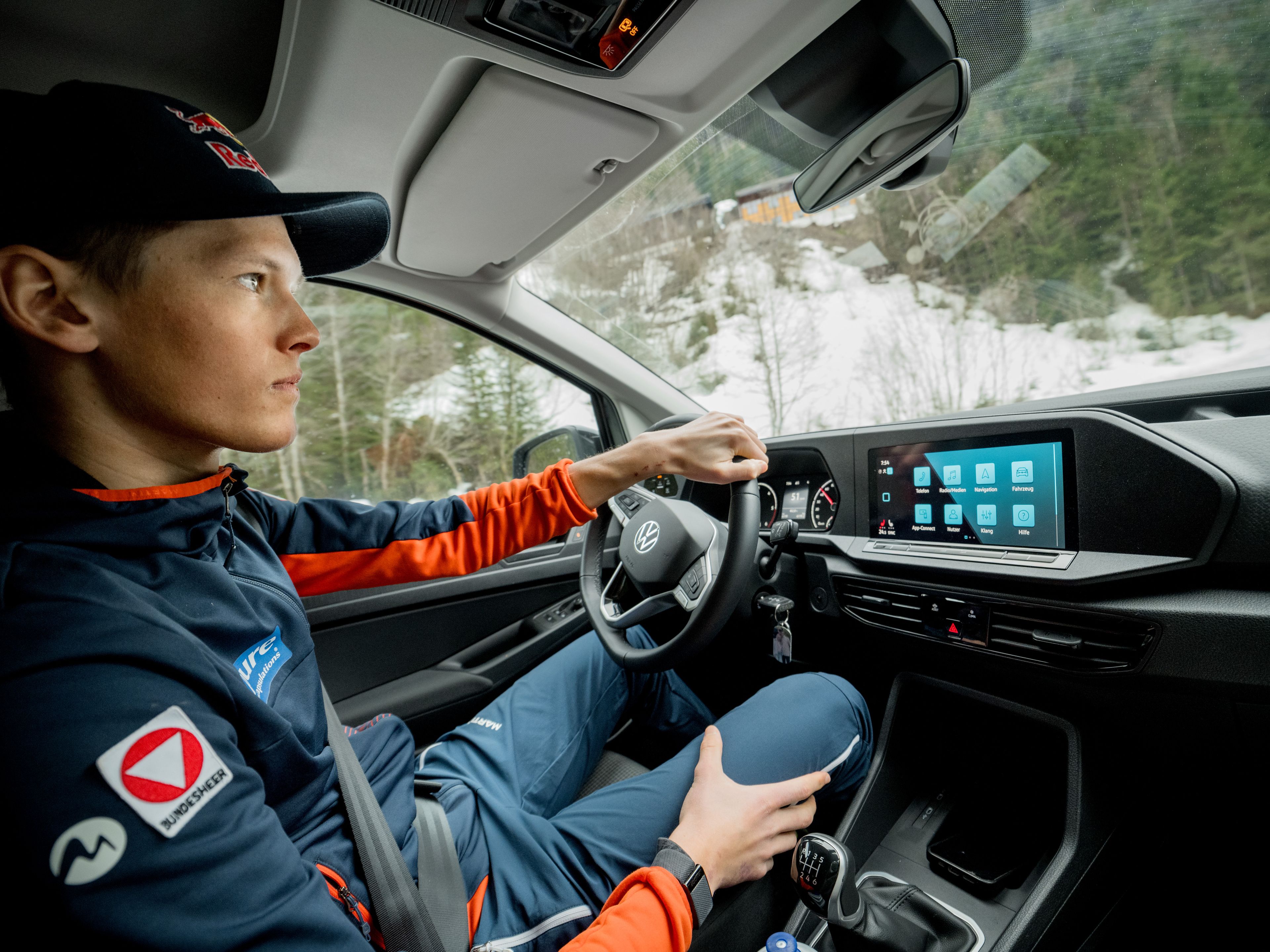 Paul Verbnjak hinter dem Steuer seines VWN Fahrzeugs 