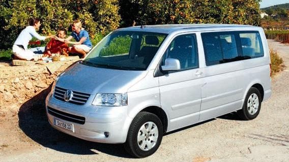 VW Multivan Family T5 in Silber aus 2005