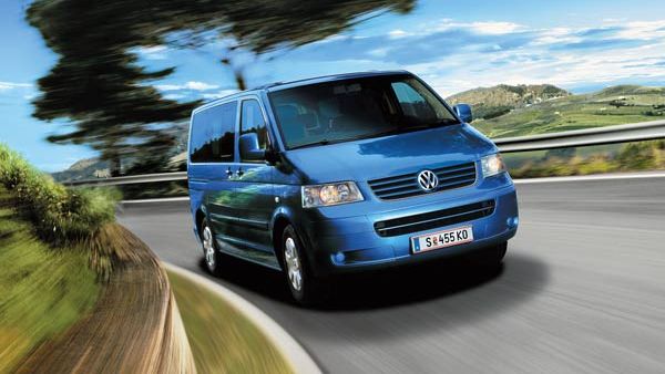 VW Multivan Family beim Fahren