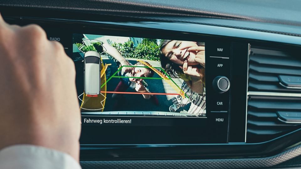 Das Display des VW California 6.1 mit aktiver Rückfahrkamera "Rear View"