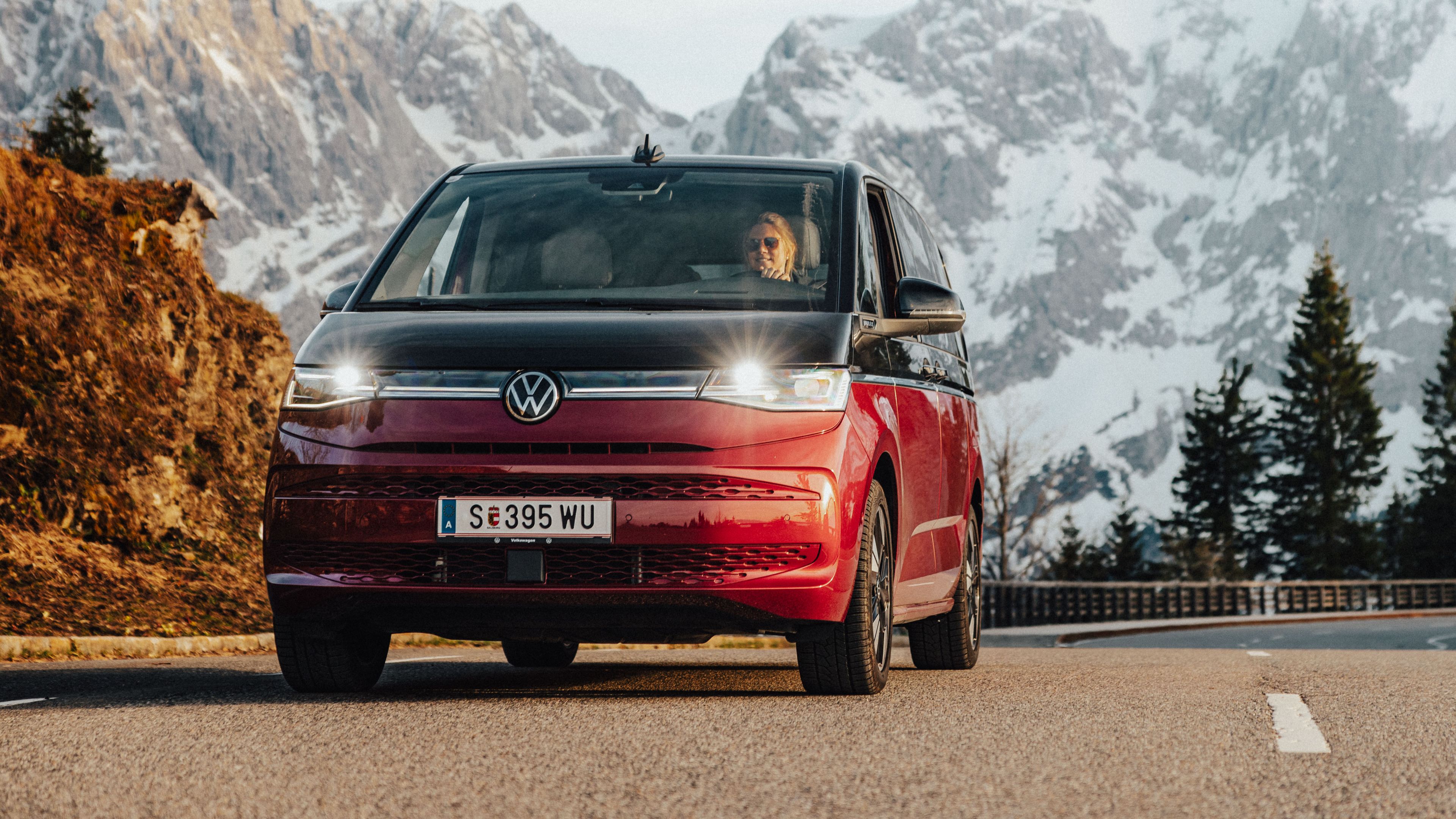 VW Multivan Frontansicht Berge