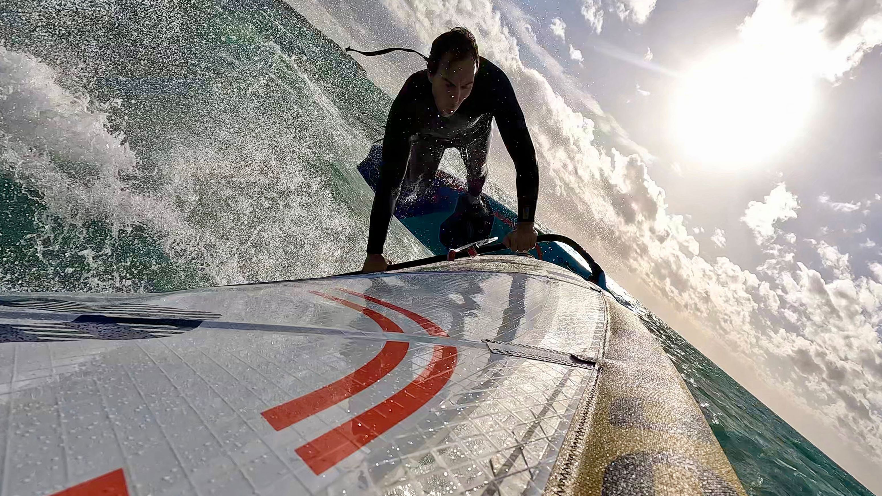 Nahaufnahme Chris Sammer beim Windsurfen