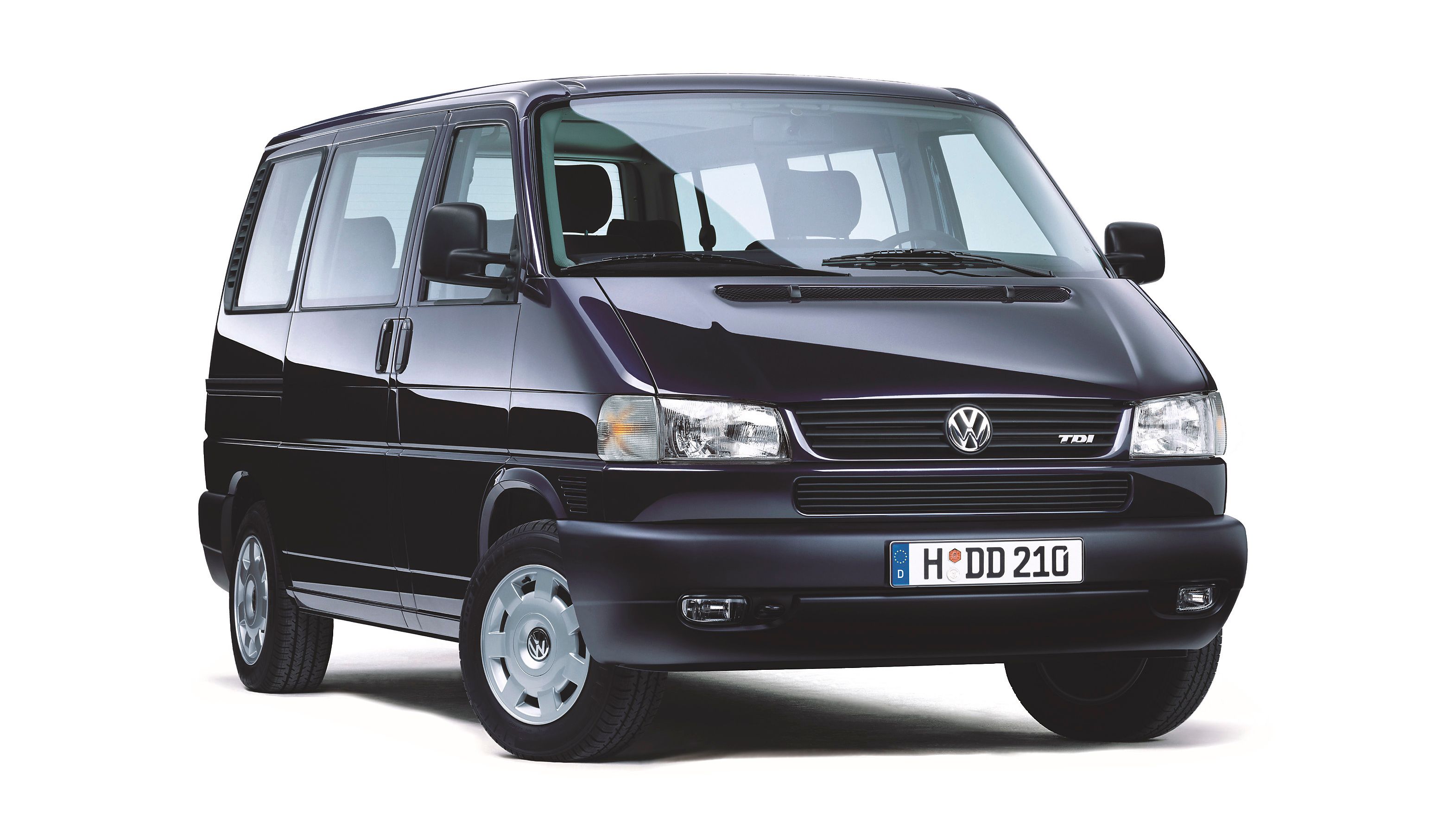 Dunkelblauer VW Multivan T4 in der Frontansicht