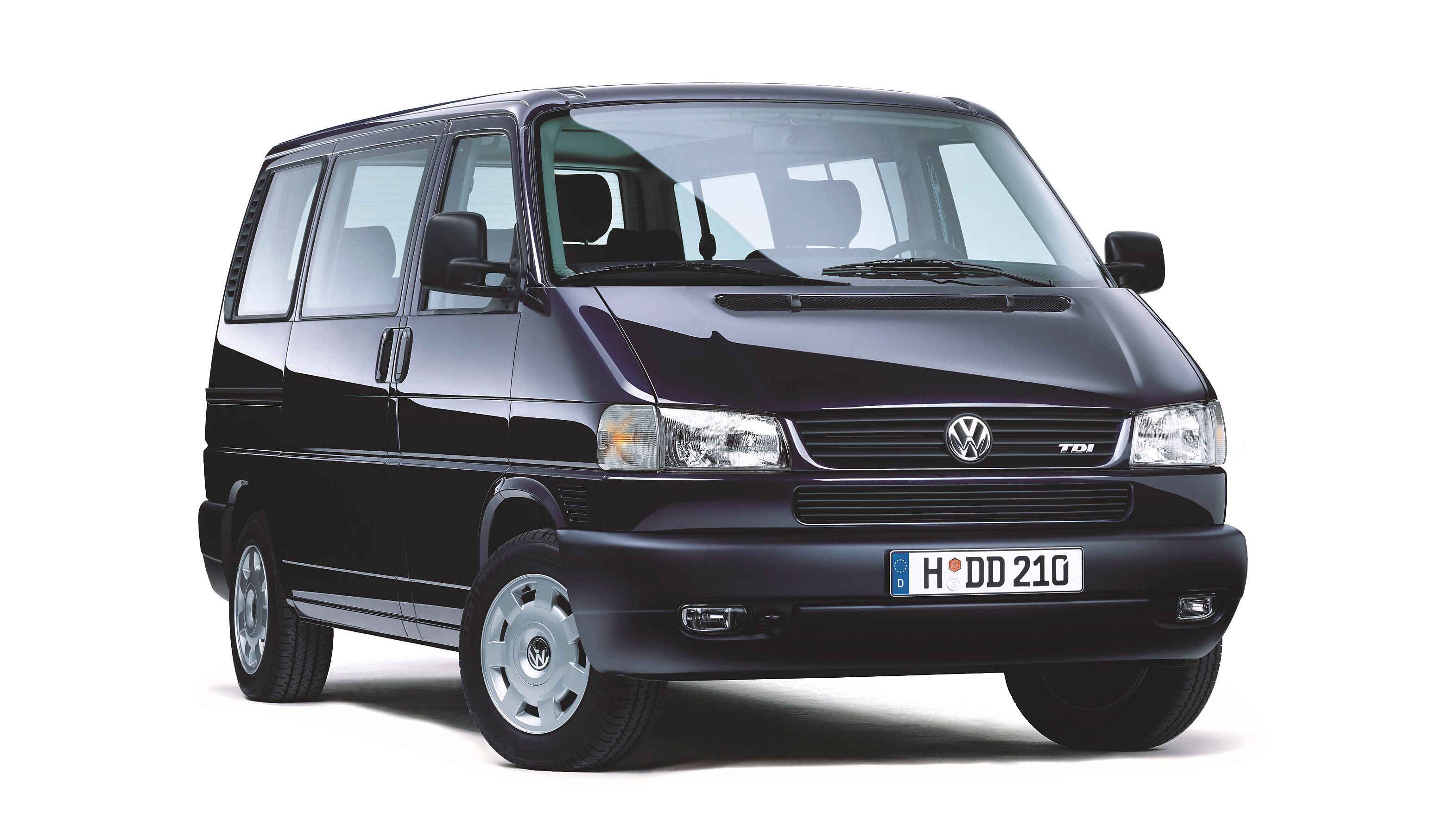 Dunkelblauer VW Multivan T4 in der Frontansicht